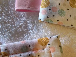 Cape de bain bébé et son gant assorti en éponge et tissu imprimé pastel