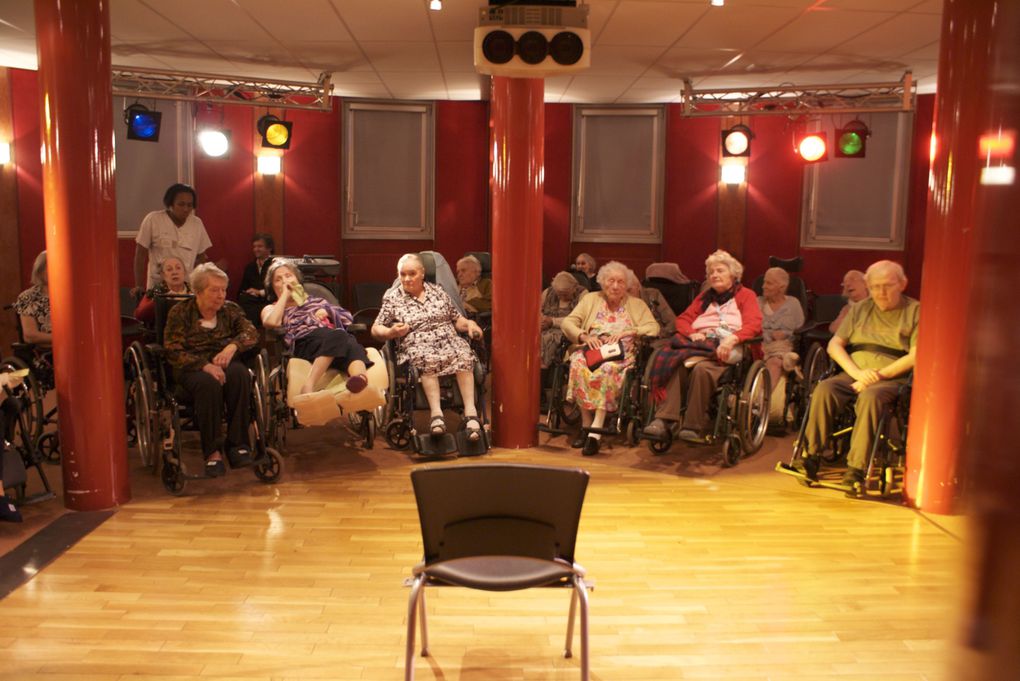 LA PIÈCE POUR LES MALADES D'ALZHEIMER À L'HÔPITAL VAUGIRARD À PARIS