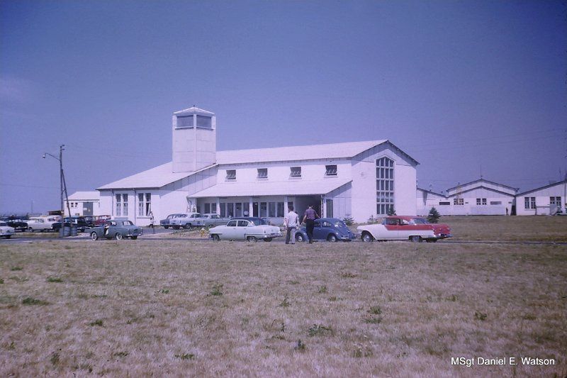 AÉROPORT DE DREUX CRUCEY. Site des anciens militaires américains casernés à Dreux.