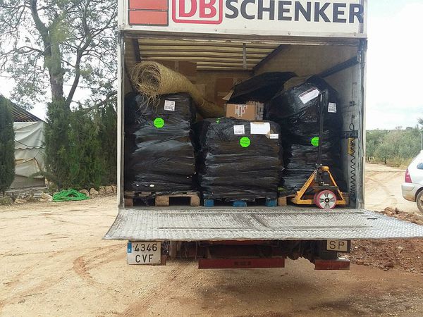 Avril 2018 - le transport de dons arrivé au refuge de Cambiando Miradas à Ecija et comme d'habitude la facturation qui fait preuve !
