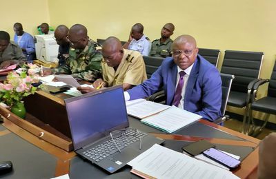 Le ministre Rameaux Claude Bireau défend le budget de l'armée devant la commission défense de l'Assemblée nationale