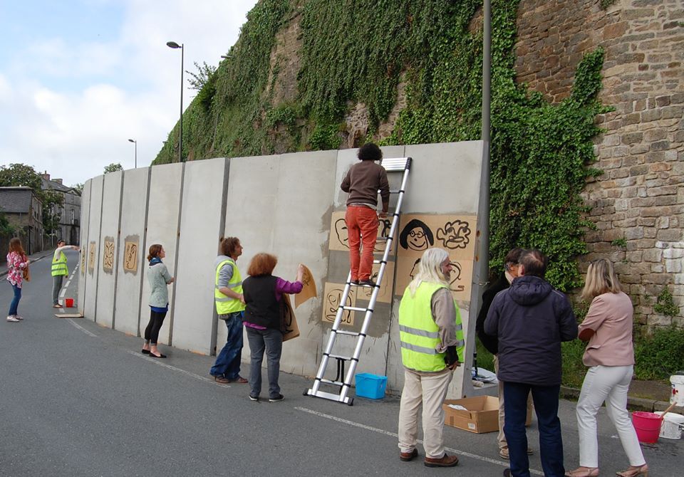 un mur de béton à Dinan