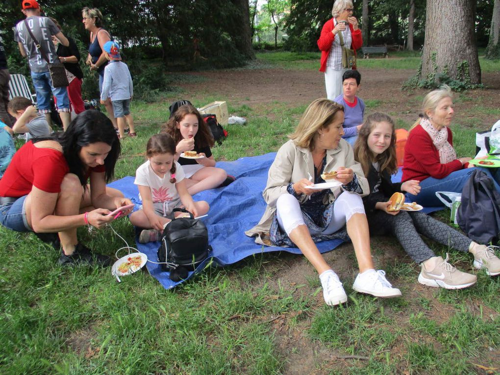                                                              Midi : le repas partagé