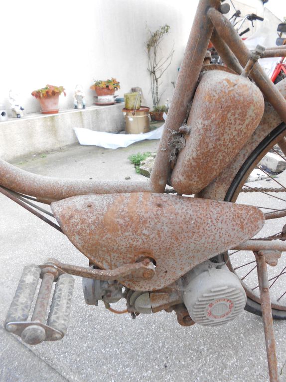 Siles Touris 48 du vers 1955 Moteur ITOM de 48cc à galet
Allumage SER
Carburateur : Zenith
Année ( ? )