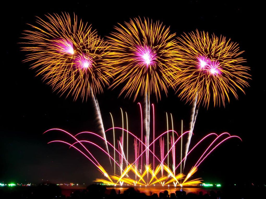 La grande foule au Festival de Feux d’Artifice de Pattaya.