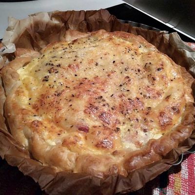 Les Délices de Clément ( sa quiche aux morceaux de lards , morceaux de jambon emmental poivre noir ) mais surtout avec beaucoup d'amour .