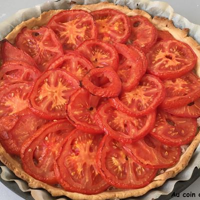 Tarte aux tomates, au thon et à la moutarde