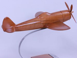 Republic P47 Thunderbolt (échelle : 1/33°, bois : merisier)