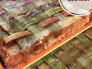 Tarte à la rhubarbe tressée