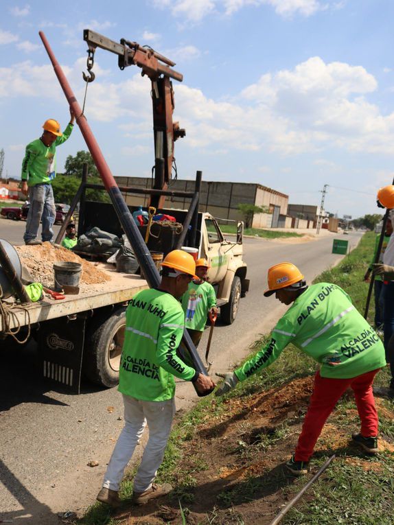 Alcalde Fuenmayor supervisó rehabilitación integral en la vía de servicio de la comunidad El Socorro de Valencia