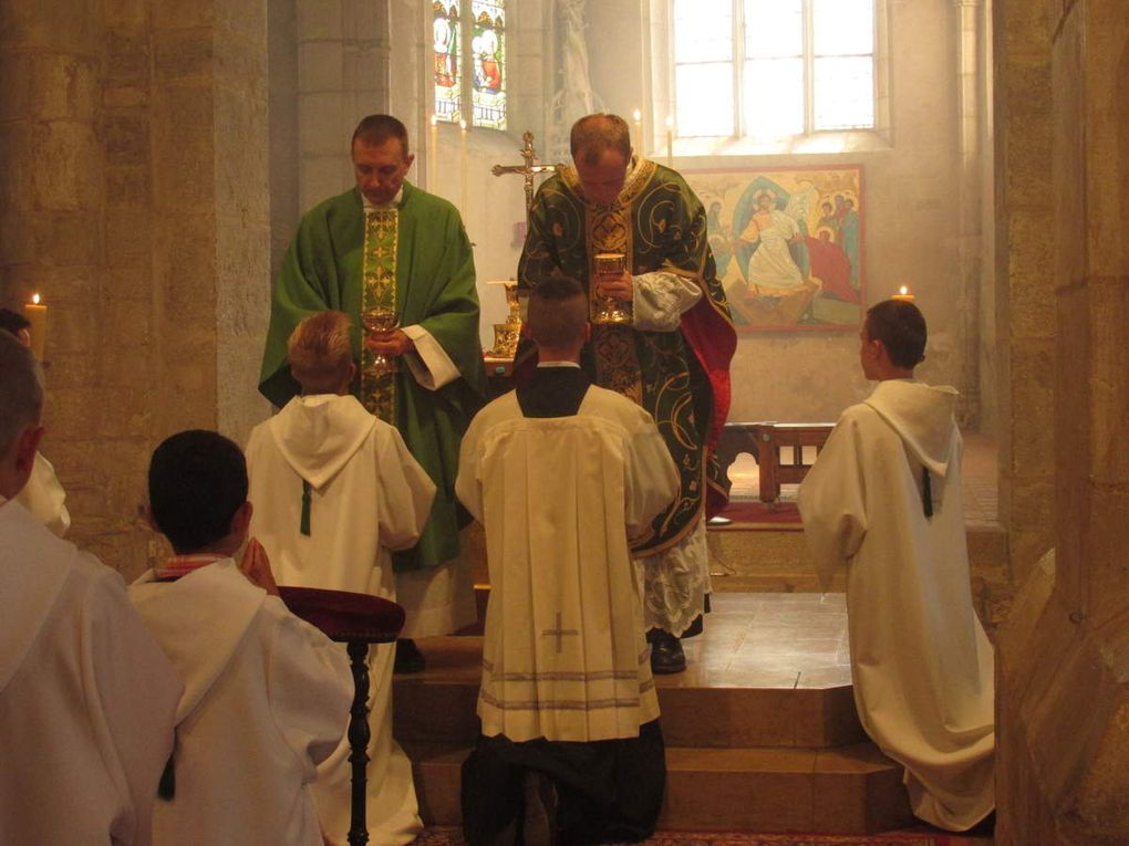                   Première messe à Villars de M. l’abbé Henri LAROCHE, ordonné en la cathédrale St Louis de Versailles le 24 juin. 