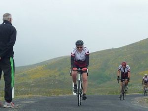 Voici le col, quelle vue! Arrêt photos et prises du k-way.  