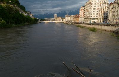 Crue de l'Isère à Grenoble