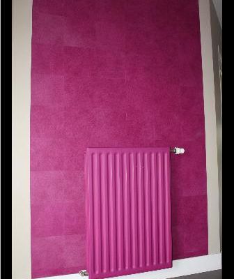 radiateurs fondus dans le décor - fushia