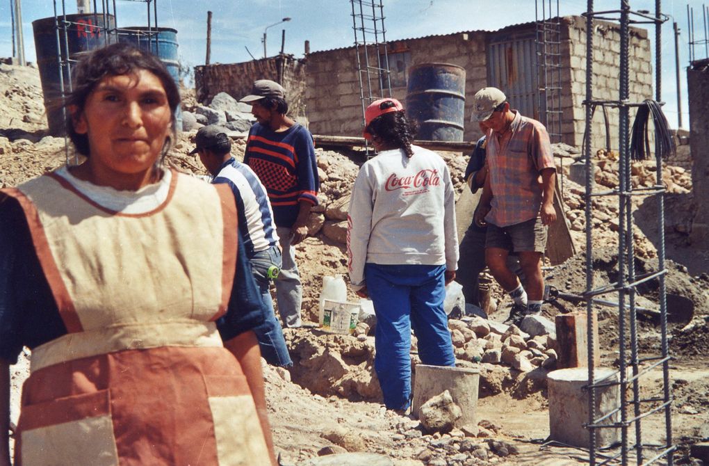 Arequipa : la ville, ses faubourgs, les deux Crèches pour les enfants de mères abandonnées par leur mari, et l'action des bénévoles venus de Bretagne...