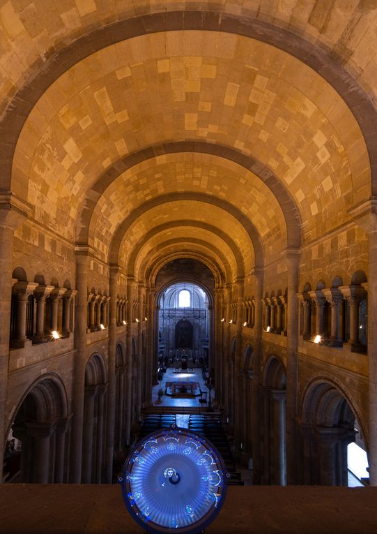 Alfama : (boutiques, cathédrale, château, 