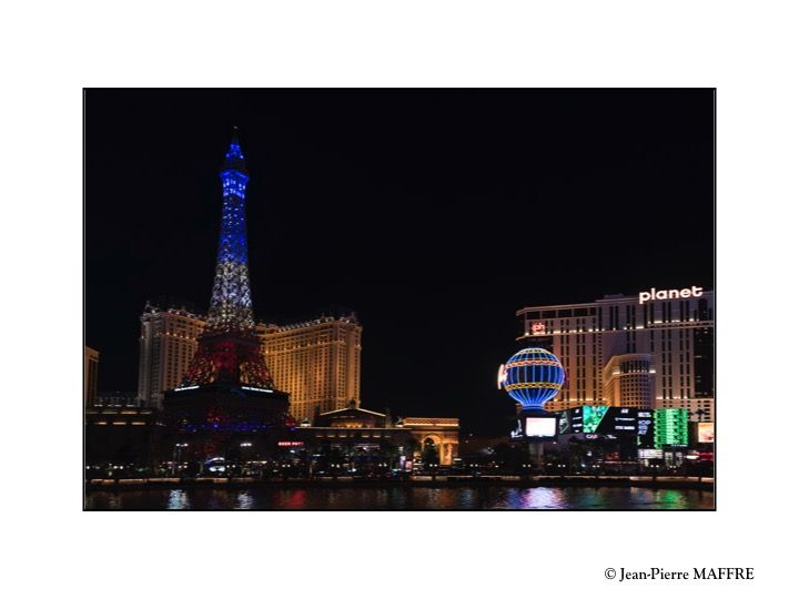 Le Wynn, le Treasure Island, le Venitian, le Luxor, le Paris et sa tour Eiffel de 150 mètres de haut sans oublier le Bellagio et son impressionnant ballet de jets d’eau.