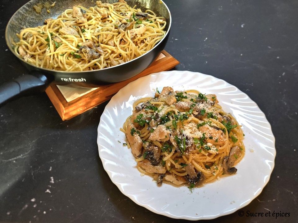Pâtes au poulet, sauce crémeuse aux champignons