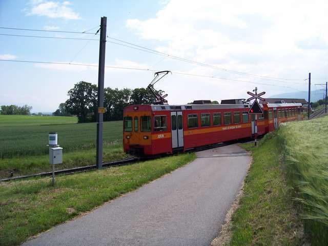 Ligne ferroviaire partant des bords du Léman vers les contre-forts du Jura.