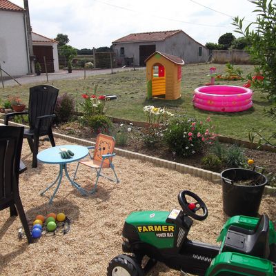 Un tour au jardin au début de l'été