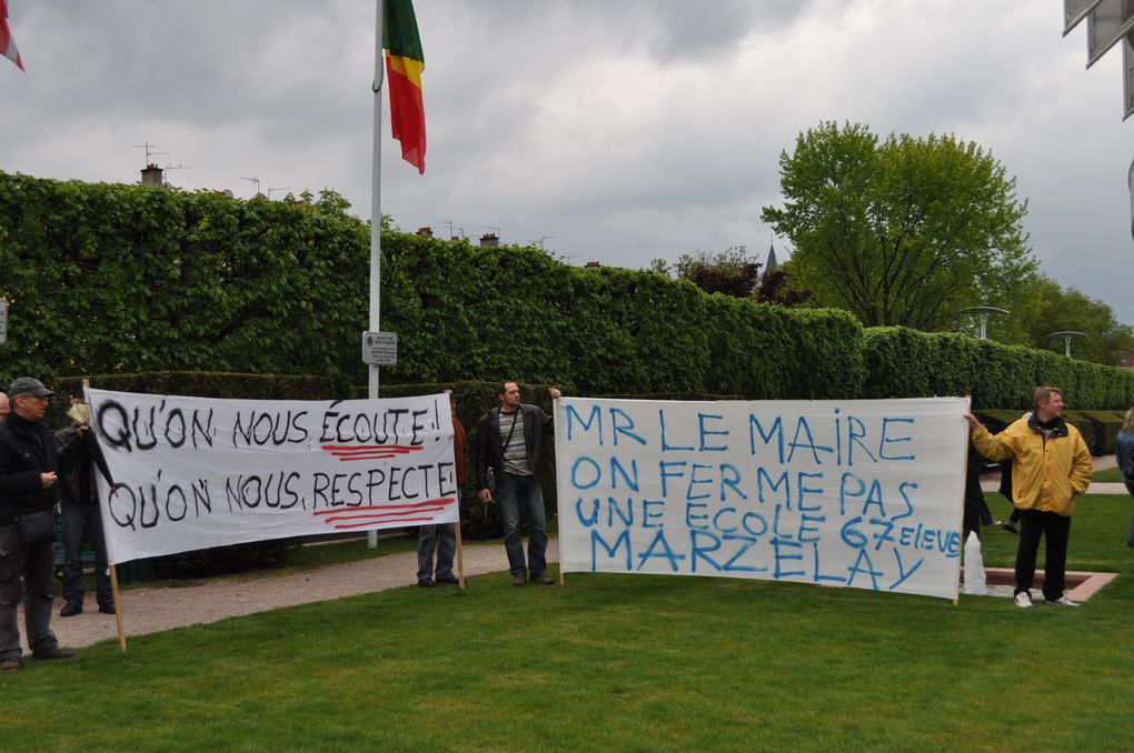 au printemps (de Jules Ferry) les banderoles fleurissent à St Dié
si vous avez d'autres lieux, prnez les en photos nous les publierons
merci