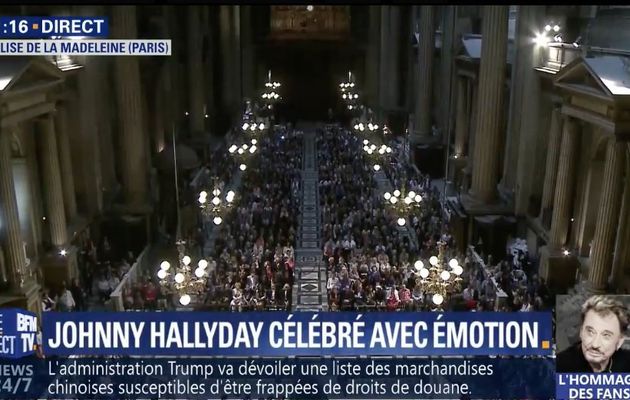 EN DIRECT - Johnny Hallyday : Regardez les images fortes de la cérémonie à la Madeleine où les fans rendent hommage à la star