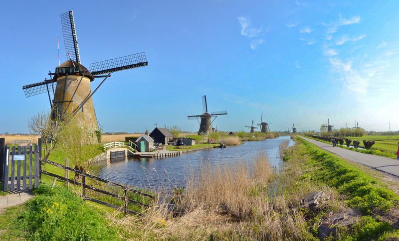 Les 19 moulins à vent de Kinderdijk sont inscrits sur la liste du patrimoine mondial de l’UNESCO .TSD,1/5/2013