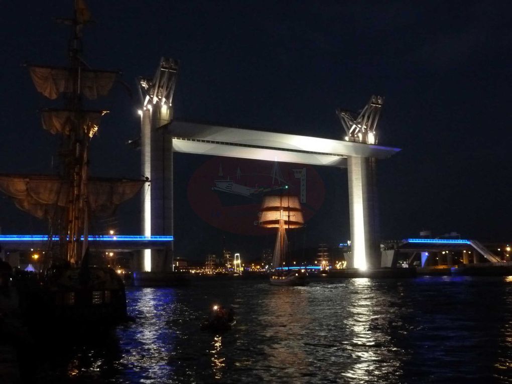 Voilà une belle expérience que de remonter la Seine et ses splendides paysages à bord d'un navire comme le Götheborg. Bienvenue à bord pour cette navigation de 6 heures !