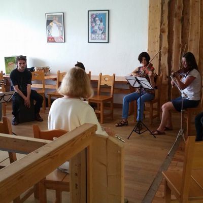 Atelier Passerelle, détente musicale avec Judith Grobla , Raphael...