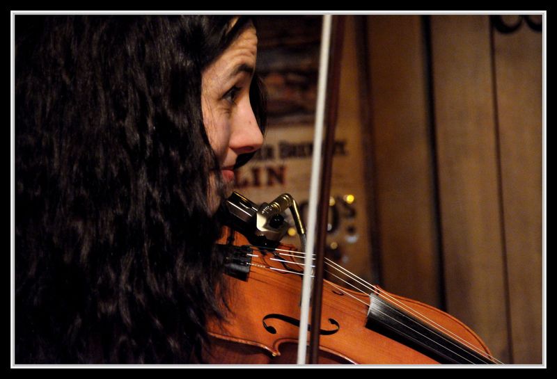 Le groupe Hop Corner (musique irlandaise) en concert au Flannery's de Dijon le 17 mars 2012.
http://www.myspace.com/hopcorner