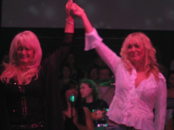 Bonnie Tyler and Mrs Loud : Lorraine Crosby her friend :) !!