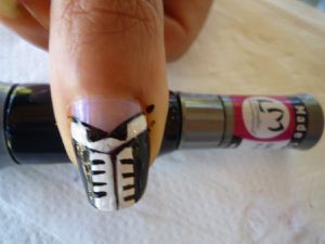 Nail art smoking d'ongle.