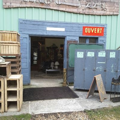 Déballage marchand de l'été sur la route de Chartres au Mans chez Broc Izzy, mardi 9 août 2016