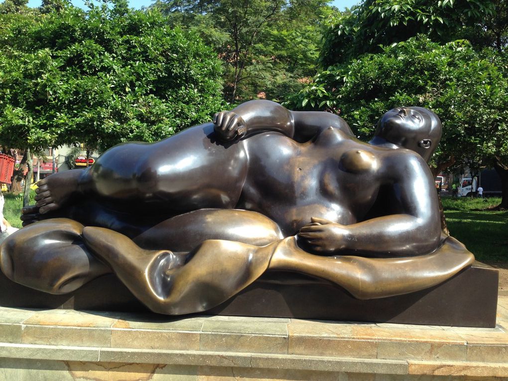 La place BOTERO avec  26 sculptes de l`artiste.