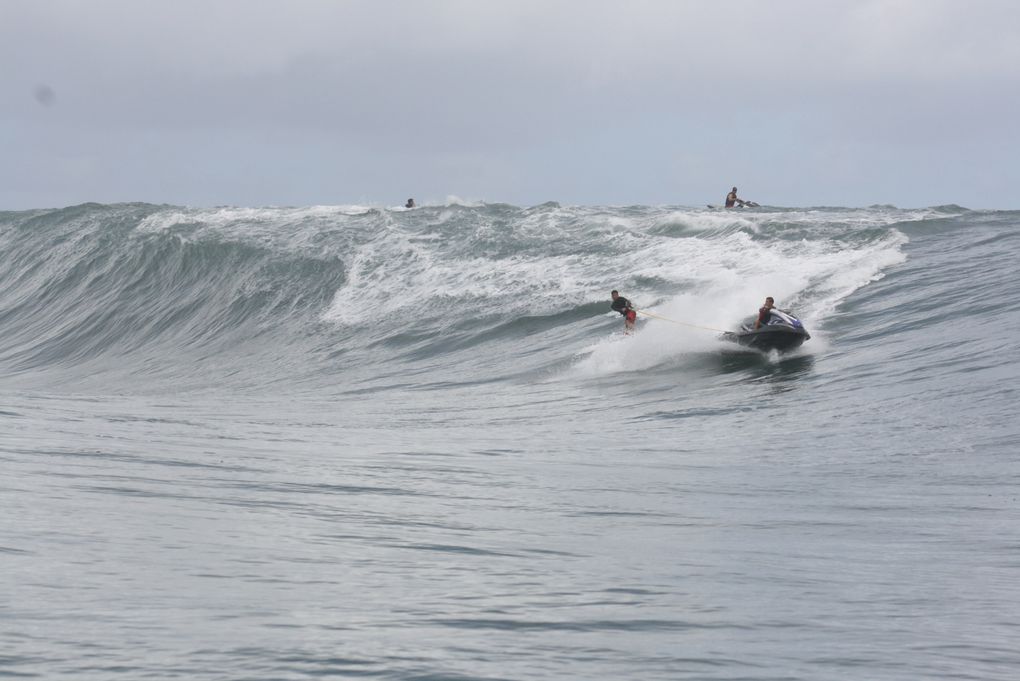 Album - VAGUES-DE-TEAHUPOO-AOUT-2011