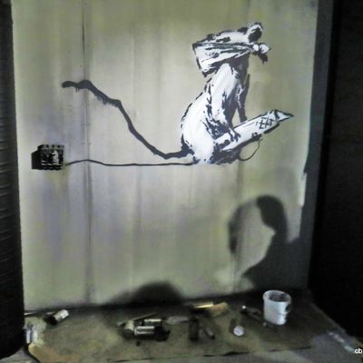 Rat masqué au cutter, Banksy