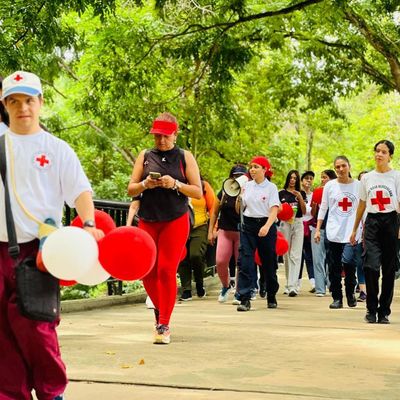 Cruz Roja Valencia impulsa la donación voluntaria de sangre con exitosa caminata