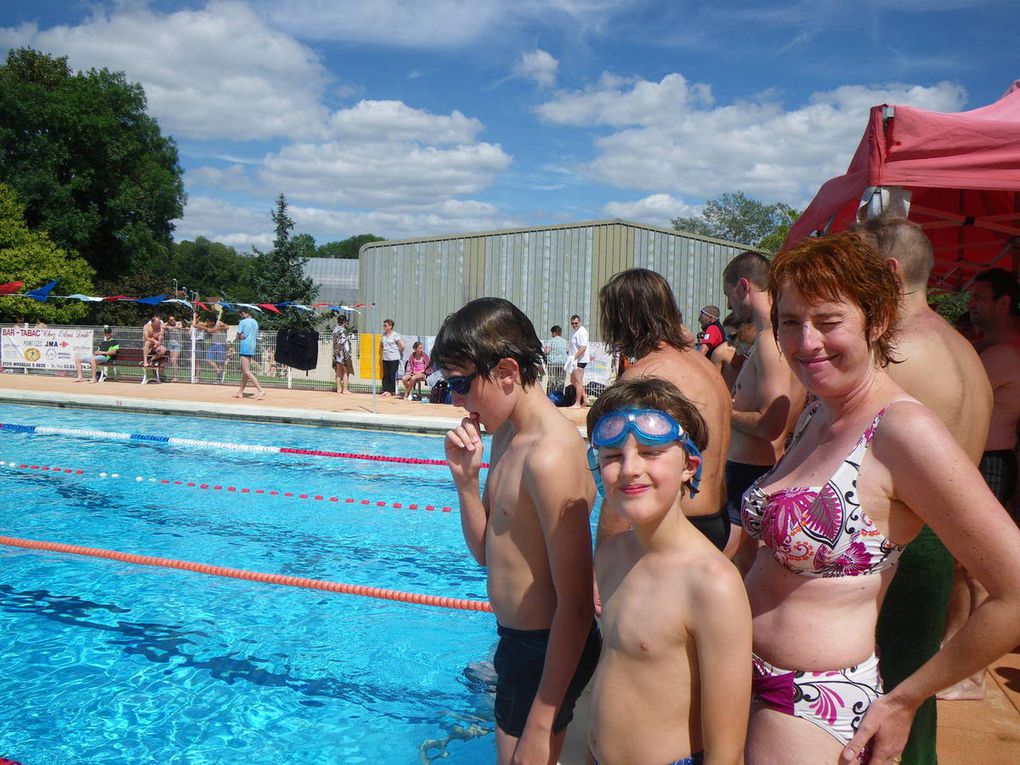 4 HEURES DE NATATION 2014 Lundi 14 JUILLET PISCINE DE MIREBEAU SUR BEZE  Accueil des nageurs 13h30, Départ 14h00. Fin de l’épreuve à 18H00 puis remise des Récompenses et trophées   Ces 4 Heures 2014 sont ouvertes à tous les nageurs nageant au minimum 25 mètres.   Cette manifestation a pour but de parcourir le plus de distance pendant 4 heures dans la joie et la bonne humeur.   Un nageur peu participer individuellement et l'entrée et la participation sont gratuites !  Jeux pour enfants et structure gonflable gratuits