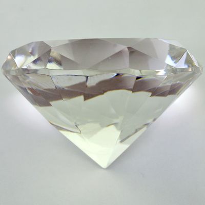 Le diamant blanc : tout savoir sur cette pierre précieuse