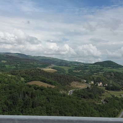 MILLAU ET SON VIADUC