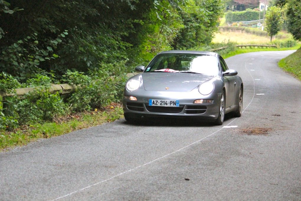 rallye cartoraphique artois lys 2012
la grange au damier st venant anciennes mg porsche alpine ferrari r8 simca alfa caterham lotus