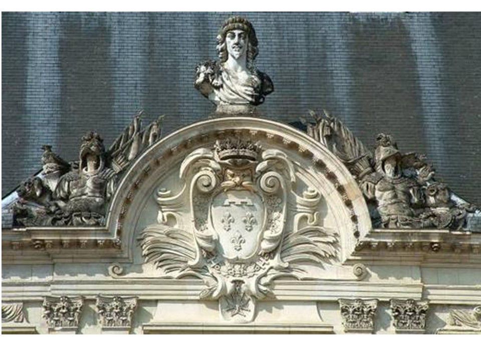 histoire et architecture des 3 ailes du chateau de Blois