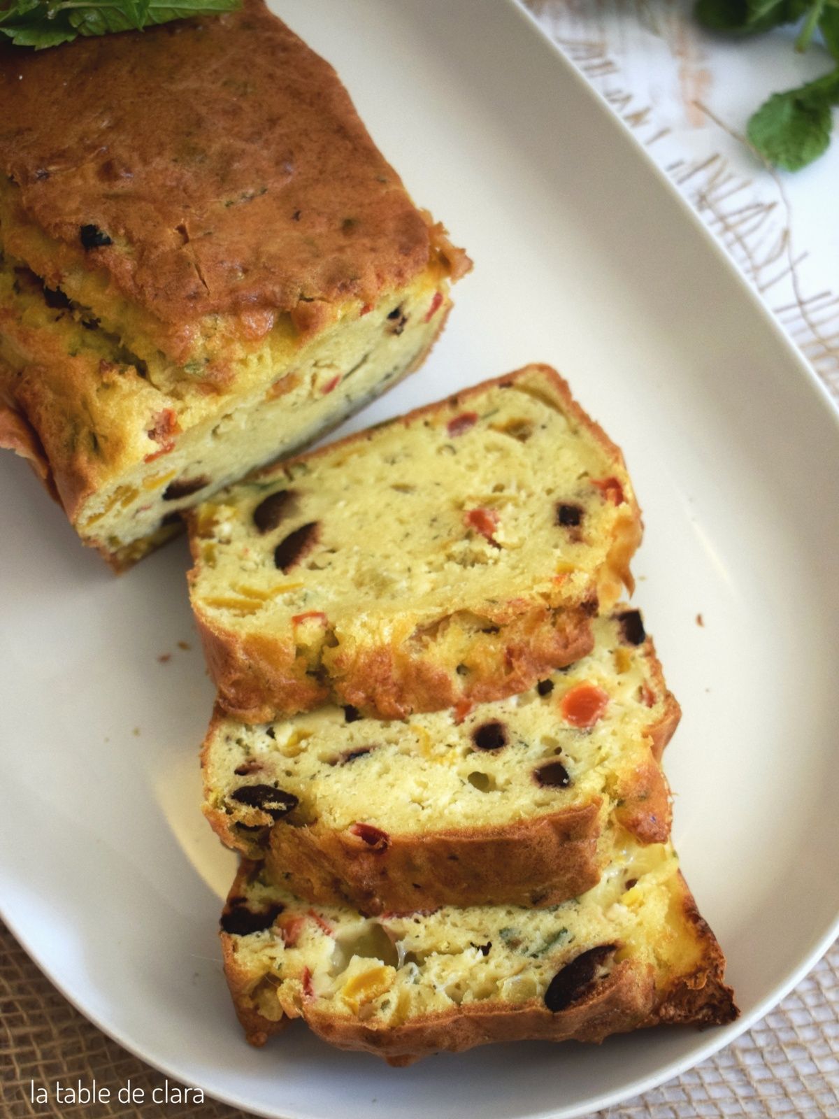 Cake mascarpone, poivrons, olives noires billes mozzarella