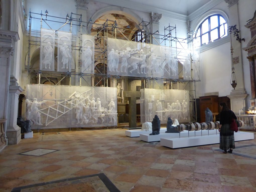 Recycle Group, Conversion, Chiesa di Sant'Antonin, Venise © Le Curieux des arts Antoine Prodhomme. Événement collatéral de la 56ème exposition Internationale d'Art - la Biennale di Venezia. 8 mai et octobre 2015