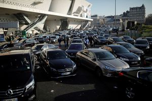 Grève des VTC : les chauffeurs quittent les abords de Roissy