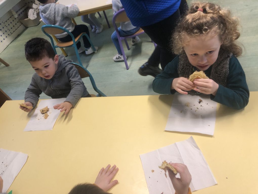 Dégustation de notre galette des rois en PS MS