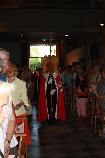 A Nice (06), les Chevaliers ont offert une oeuvre d'art, réplique de la Vierge de Philerme