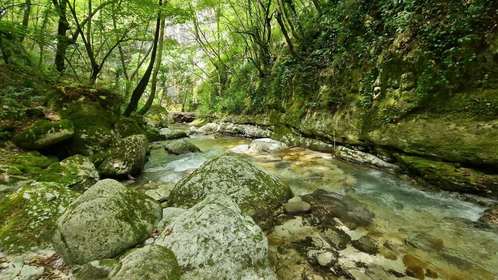 Valle dell’Orfento, percorrendo il sentiero delle Scalelle