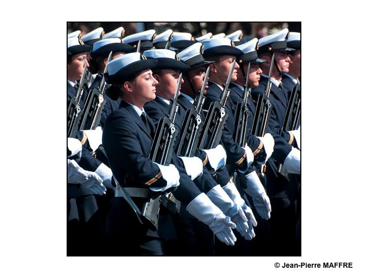 Un aperçu de l’Armée Française avec, entre autres, la Patrouille de France, la Marine, l’Armée de terre, la Légion Etrangère comme si vous y étiez. Paris, les 14 juillet 2011.