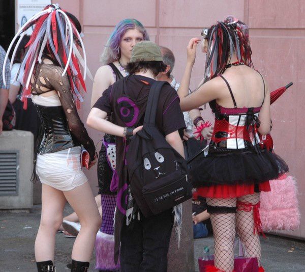 <font face="Arial"><strong>
<p><strong>Défilé Cosplay<br />Festival BD Delcourt, septembre 2007<br /></strong><font face="Arial"><em><a href="http://www.maitrepo.com/article-12540994.html" target="_blank"><strong>-> Lire l'article associé</strong></a></em></font></p>
</strong></font>